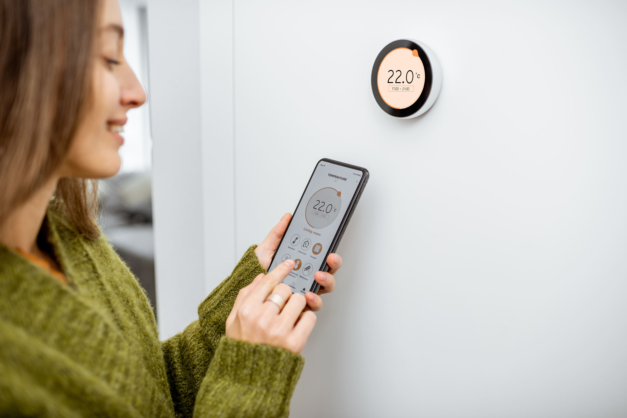 Smart thermostat controlled with mobile phone app